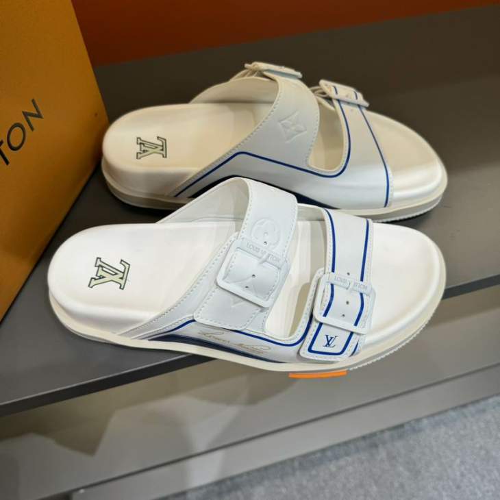 Picture of Louis Vuitton Slippers _SKULVsz38-45mnf05411286